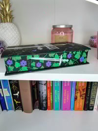 Image 2 of Hardcover Powerless by Lauren Roberts