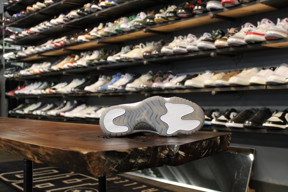 AIR JORDAN XI LOW IE (11) "LIGHT OREWOOD"
