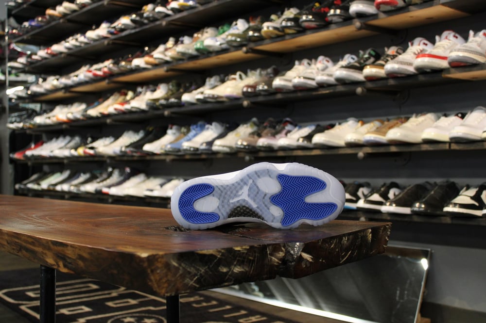 AIR JORDAN XI LOW (11) "SPACE JAM"