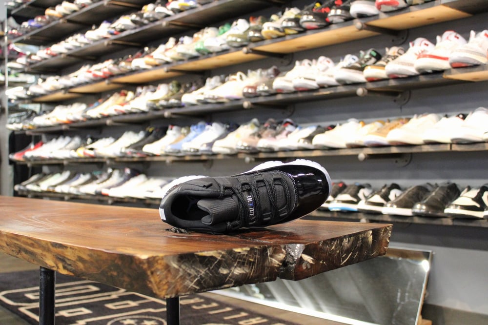 AIR JORDAN XI LOW (11) "SPACE JAM"