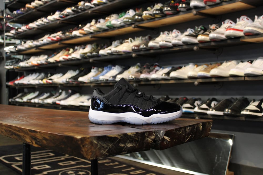 AIR JORDAN XI LOW (11) "SPACE JAM"
