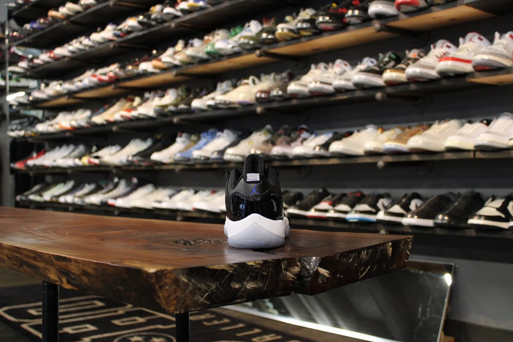 AIR JORDAN XI LOW (11) "SPACE JAM"