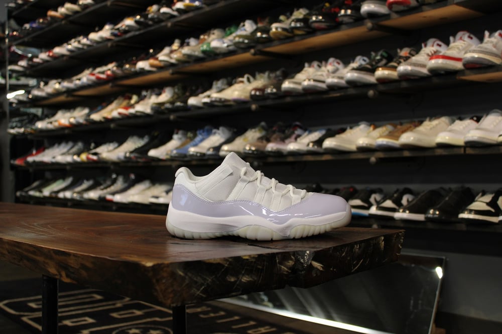 AIR JORDAN XI LOW (11) "PURE VIOLET" WMNS