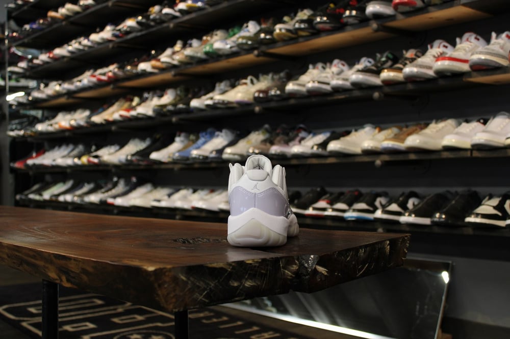 AIR JORDAN XI LOW (11) "PURE VIOLET" WMNS