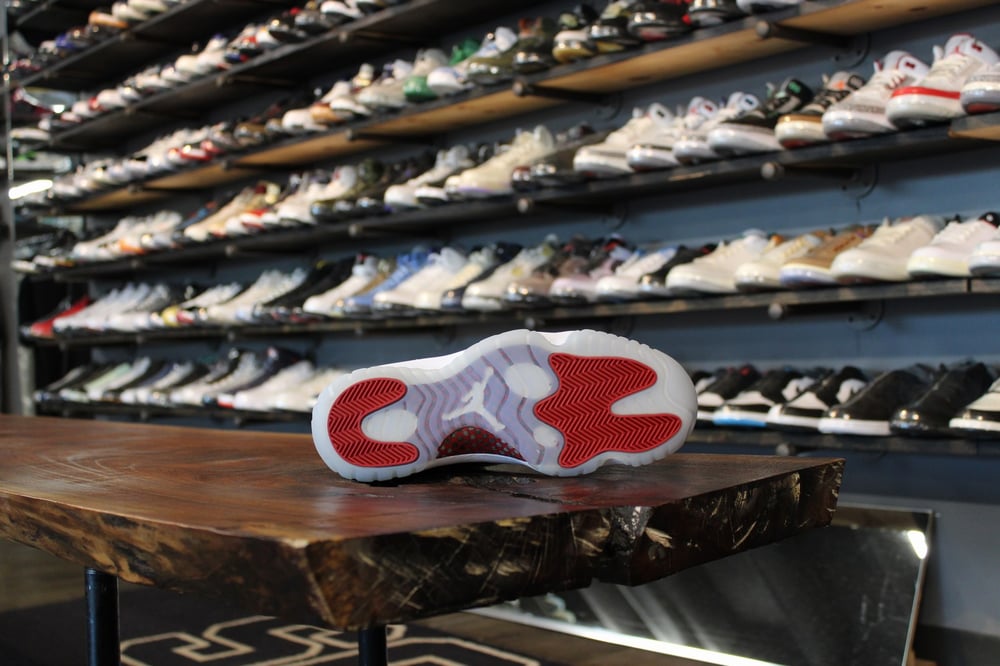 AIR JORDAN XI (11) "WHT/VARSITY RED"