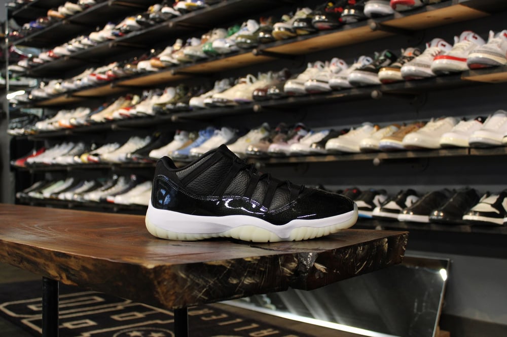 AIR JORDAN XI LOW (11) "72-10"