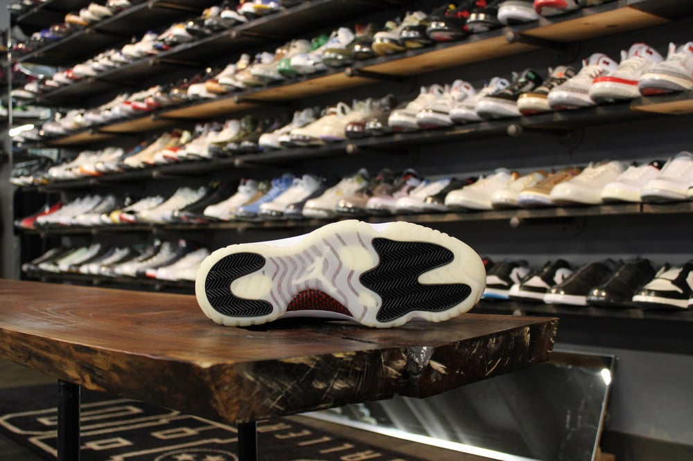 AIR JORDAN XI LOW (11) "72-10"
