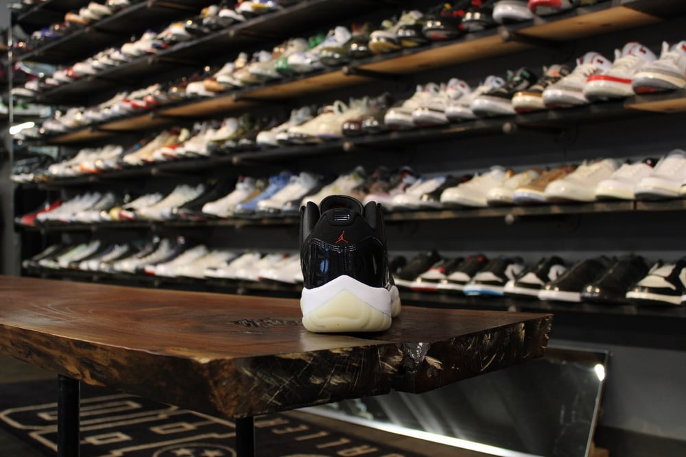 AIR JORDAN XI LOW (11) "72-10"