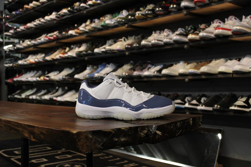 AIR JORDAN XI LOW (11) "DIFFUSED BLUE"