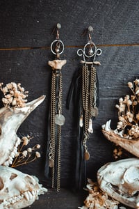 Image 1 of Mismatched assemblage