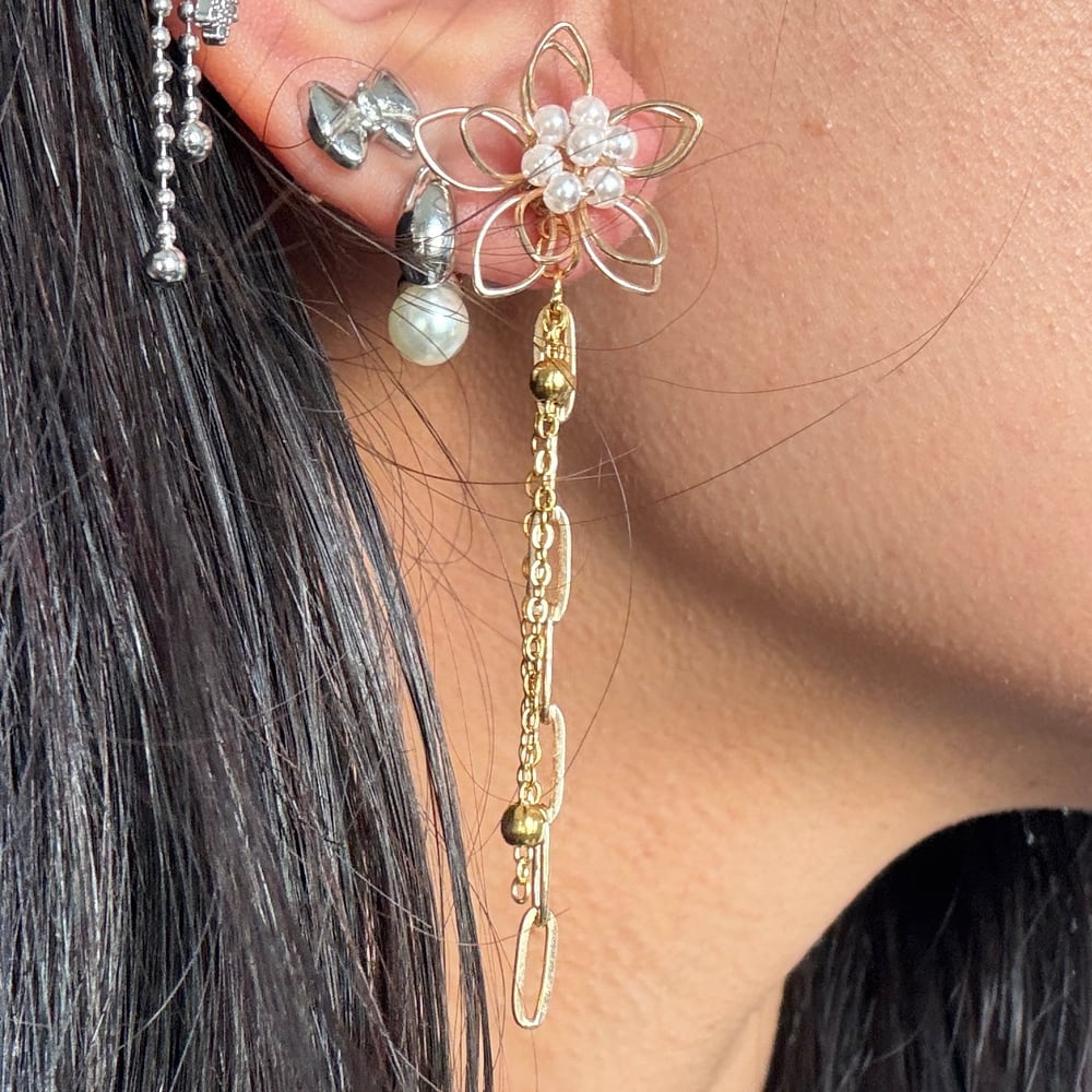 Image of Golden Florist Earrings