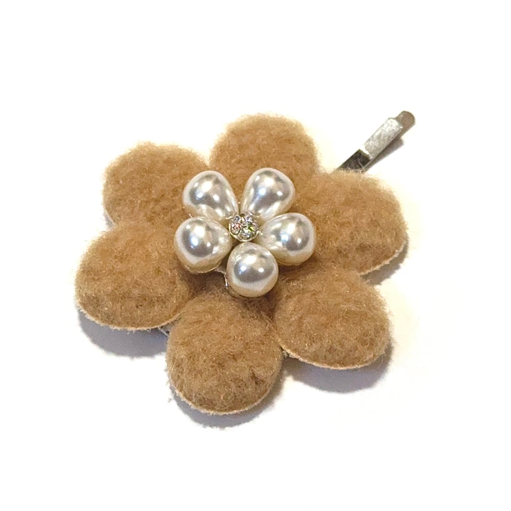 Image of Little Chestnut Clip