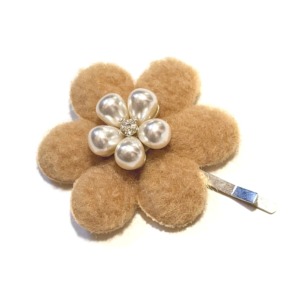 Image of Little Chestnut Clip