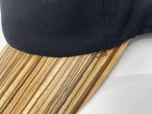 Image of Casquette Noire Zebrano