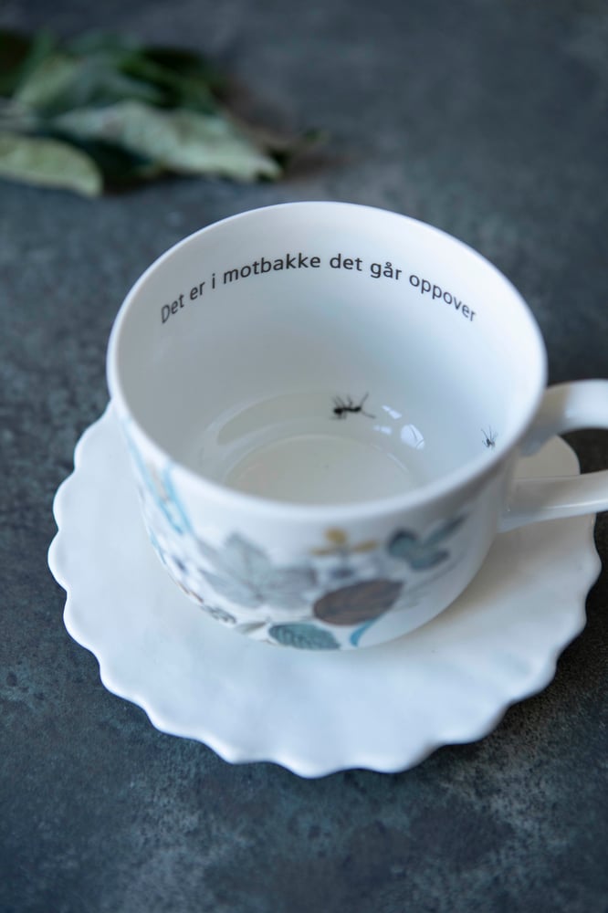 Image of Kopp med blå blomst 