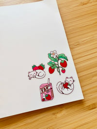 Image 2 of Chat fraises - Feuille stickers