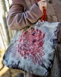 Image 1 of Tie Dye Red Chrysanthemum Rope Tote Bag 