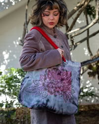 Image 3 of Tie Dye Red Chrysanthemum Rope Tote Bag 