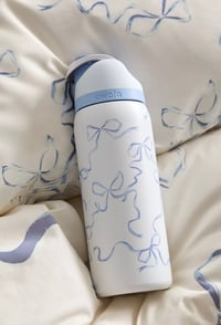 Image 4 of Owala Special Edition 32oz FreeSip™ Water Bottle "Tied And True Blue Bows" 