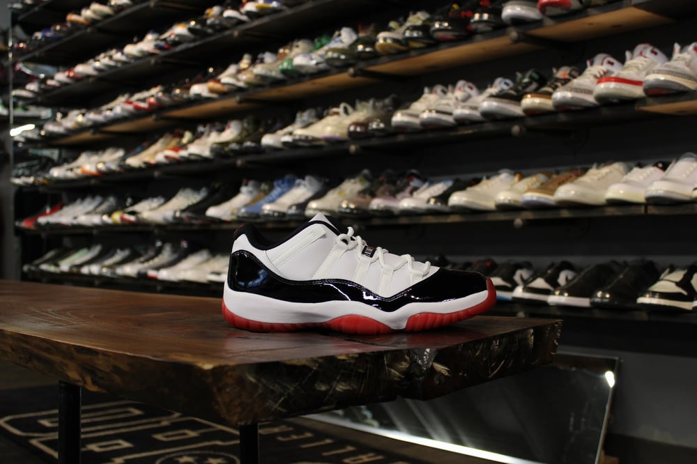 AIR JORDAN XI LOW (11) "CONCORD/BRED"
