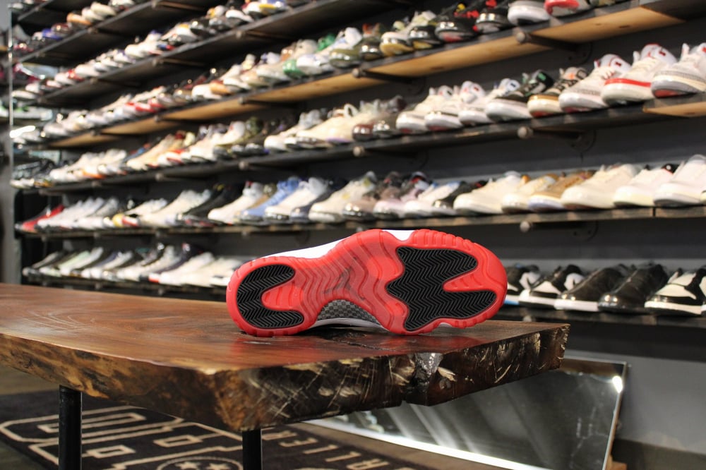AIR JORDAN XI LOW (11) "CONCORD/BRED"