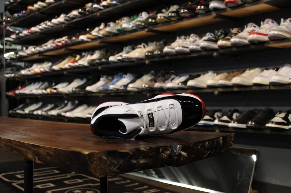 AIR JORDAN XI LOW (11) "CONCORD/BRED"