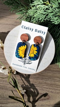 Navy Blue : Yellow Daisy