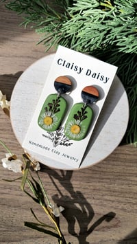 Olive Green: White Daisy 