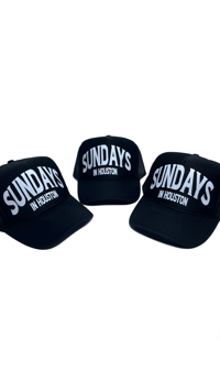 BLACK AND WHITE TRUCKER HAT 