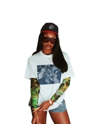 Image 2 of ABSTRACT MY BLOOM TEE (WHITE/NAVY)