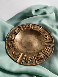 Image 2 of Cendrier coupelle en bronze // signes du zodiaque