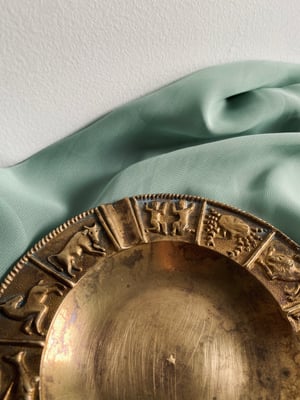 Image of Cendrier coupelle en bronze // signes du zodiaque