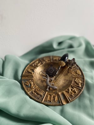 Image of Cendrier coupelle en bronze // signes du zodiaque