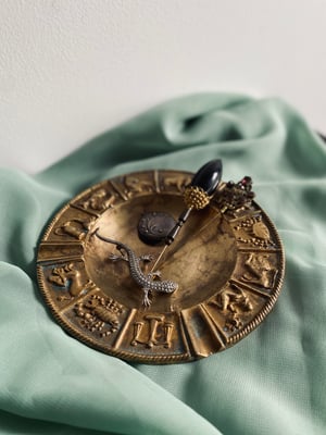 Image of Cendrier coupelle en bronze // signes du zodiaque