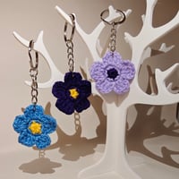 Image 2 of Crochet Flower Keyring