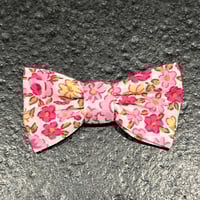 Image 1 of Barrette fleurie rose 