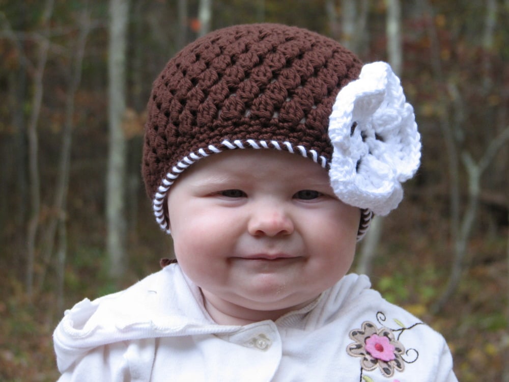 Image of Brown Beanie with Flower Crochet Pattern PDF 042