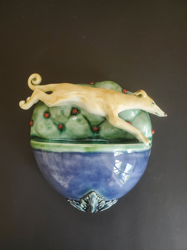 Running hound (fawn and white)