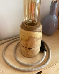 Image 3 of Lámpara tótem