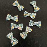 Image 2 of Barrette fleurie verte 