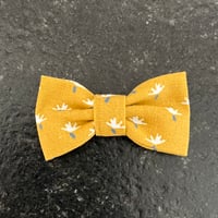 Image 1 of Barrette fleurie moutarde 