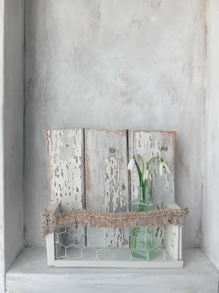 Image of Rustic Handmade Chippy Painted Timber Chicken Wire Sacking Pocket Flower Display
