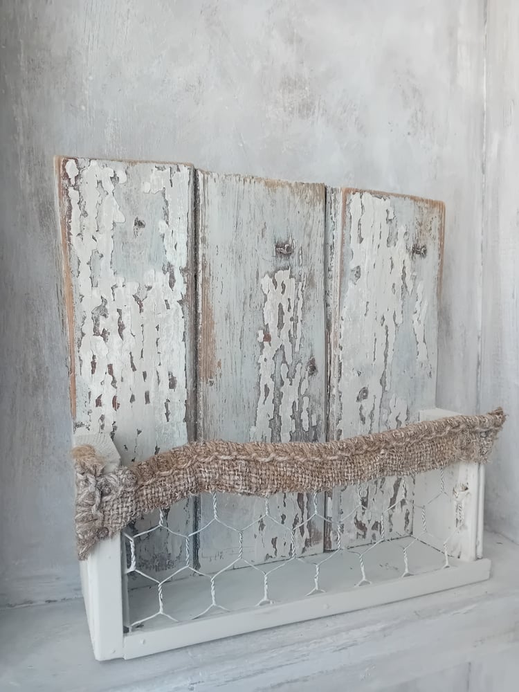 Image of Rustic Handmade Chippy Painted Timber Chicken Wire Sacking Pocket Flower Display