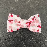 Image 1 of Barrette imprimée cerise rose et rouge 