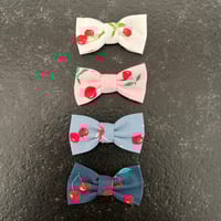 Barrette cerise 