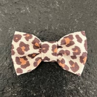 Image 1 of Barrette léopard camel
