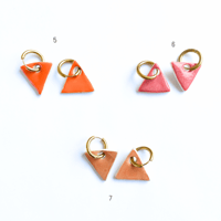 Image 2 of Boucles d'Oreilles Triangles en Céramique avec anneau