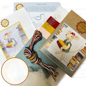 Image of Little Mouse the Librarian Felt Craft Mini Kit