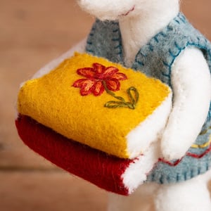 Image of Little Mouse the Librarian Felt Craft Mini Kit