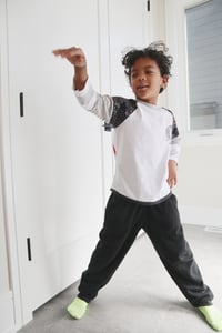 Image 10 of courtneycourtney x 1587 size 6/7 kids child baseball raglan tee tshirt 